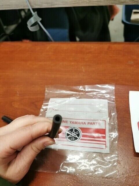 NOS Yamaha HOSE 168-24312-00-00 S 90445-09094-00 90445-09226-00 90445-09M25 Y121