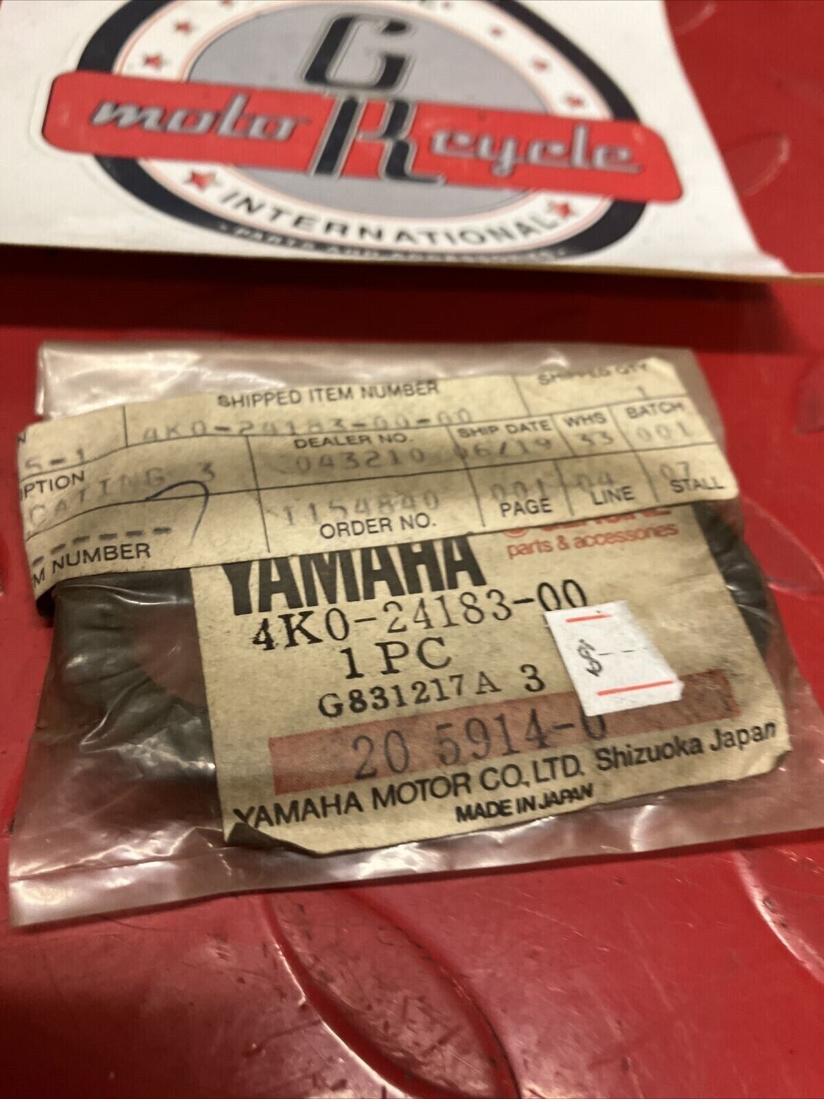 NOS YAMAHA FUEL TANK LOCATING DAMPER 3 4K0-24183-00-00 Y66