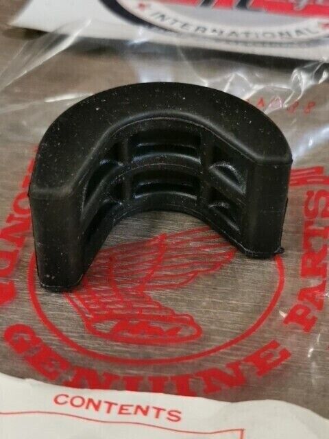 NOS HONDA ATC250R 1981 1982 MOUNT B RR FENDER 50812-961-000 H95