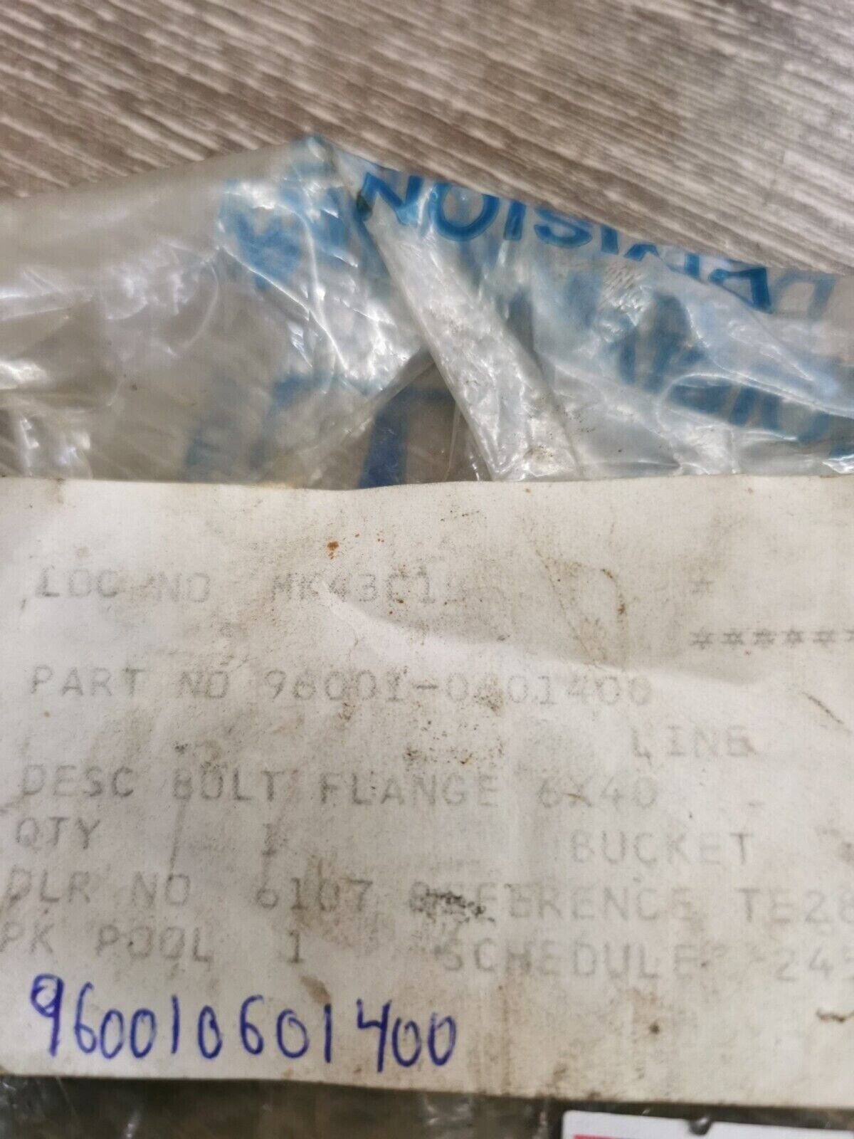 NOS HONDA Head Flange Bolt 6X16  96001-0601400 H58