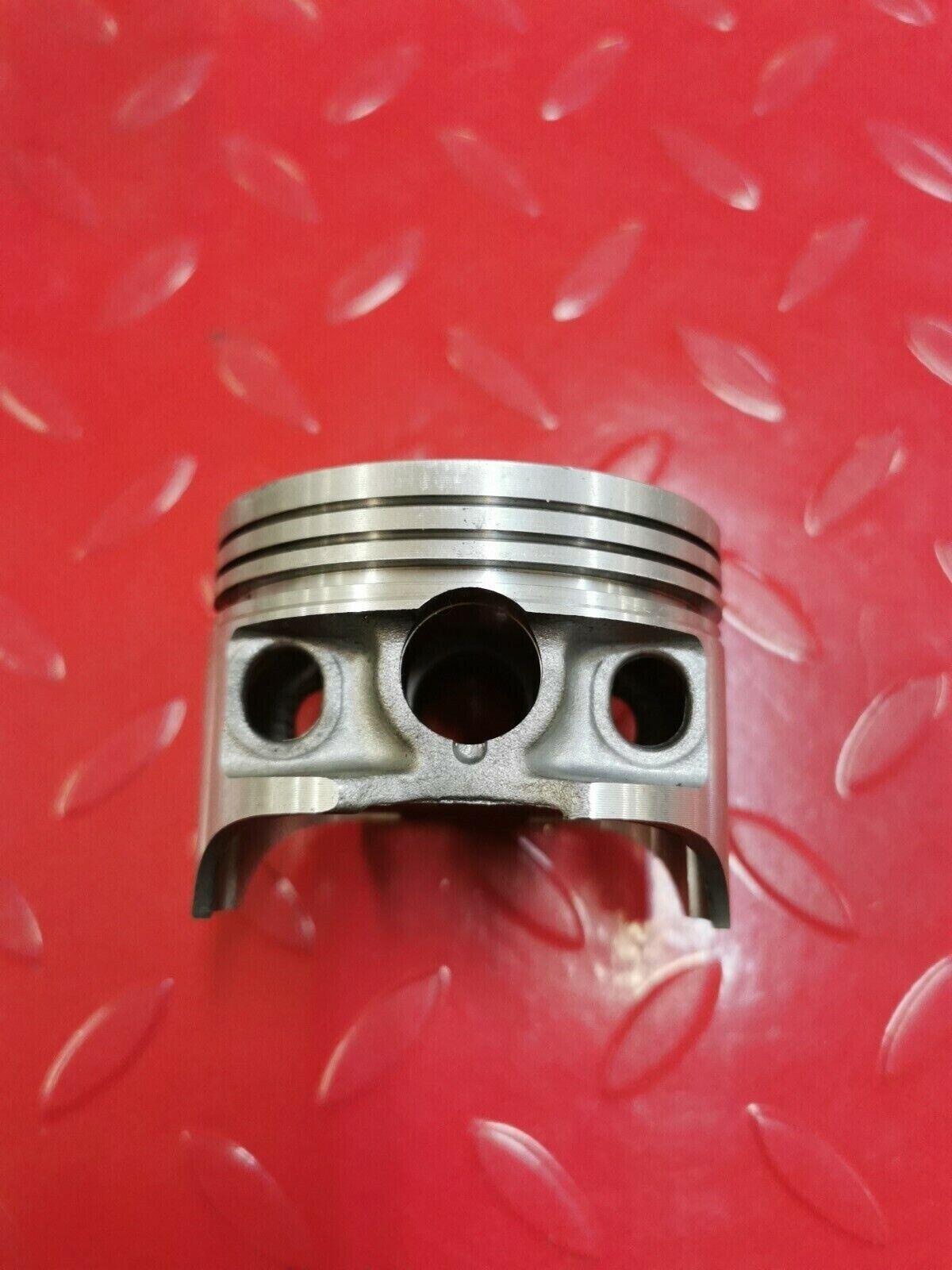 NOS Honda 1987 - 1992 TRX250X PISTON (OVER SIZE) (0.25) 13102-HC0-305 H9