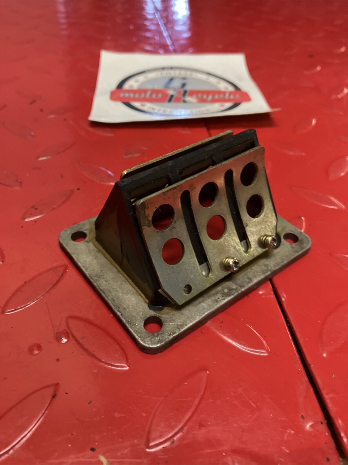 Yamaha YZ125 1983 intake reed valve block cage