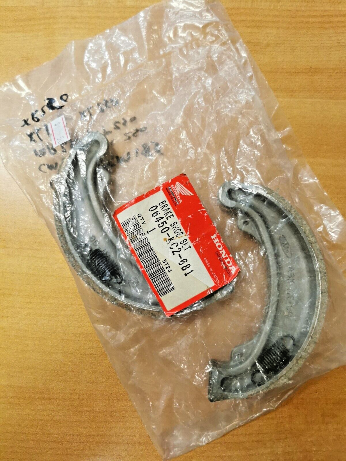 NOS HONDA MR250 MT250 CB250 XL175  1976 - 1996 BRAKE SHOE SET  06450-KC2-681 H23