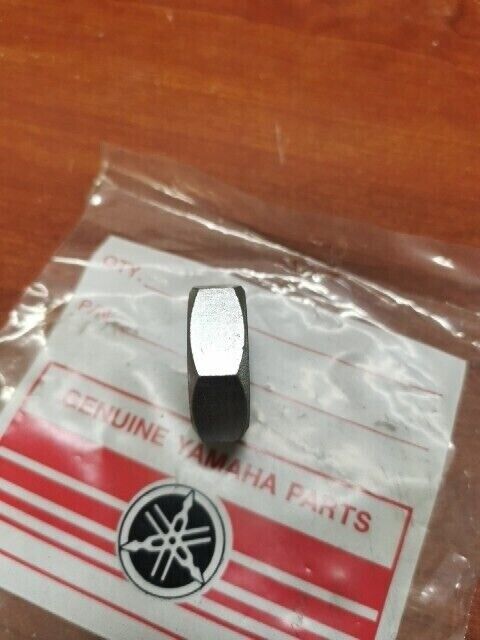 NOS Yamaha TX650 TX750 XS1 XS2 XS650 NUT 256-17463-00-00 SUB 90179-22022-00 Y124