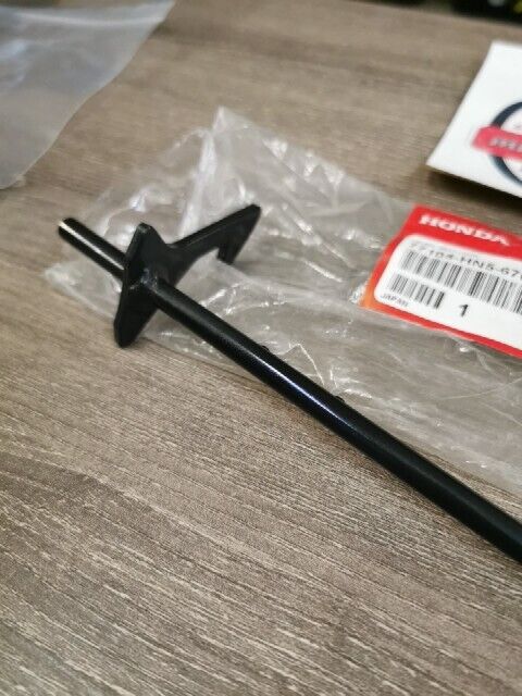 NOS HONDA TRX350FE TRX350FM TRX350TE TRX400FA SEAT LOCK LEVER 77105-HN5-670 H157