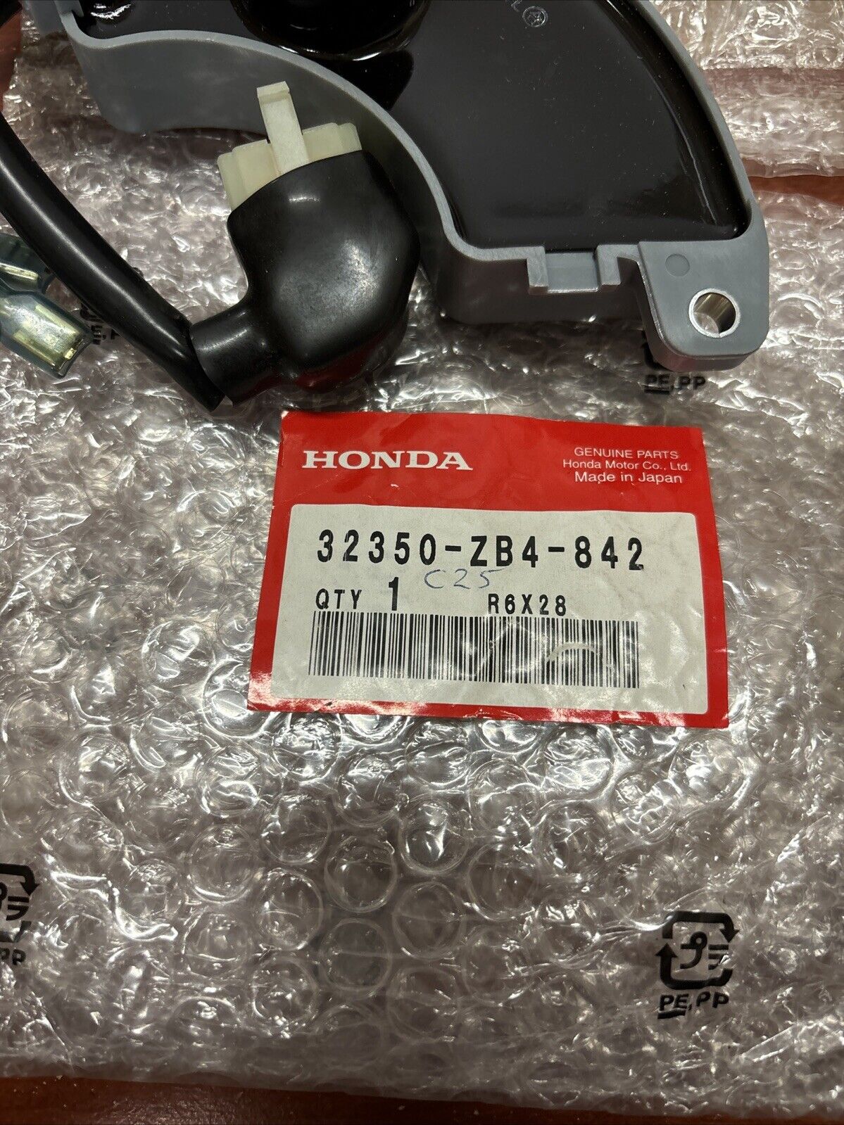 NOS Honda AUTOMATIC VOLTAGE REGULATOR 32350-ZB4-842 H181