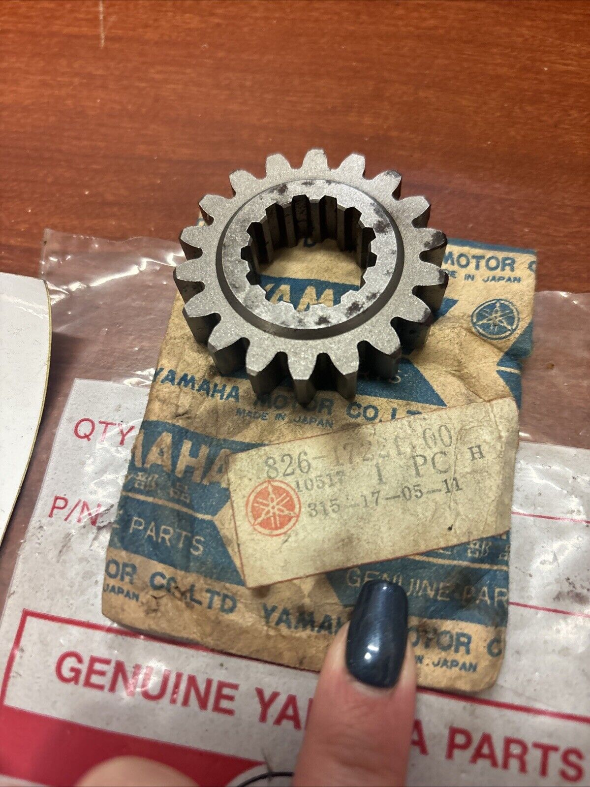 NOS Yamaha EW433 EW643 SW433 GEAR 18T 826-17221-00-00 Y177
