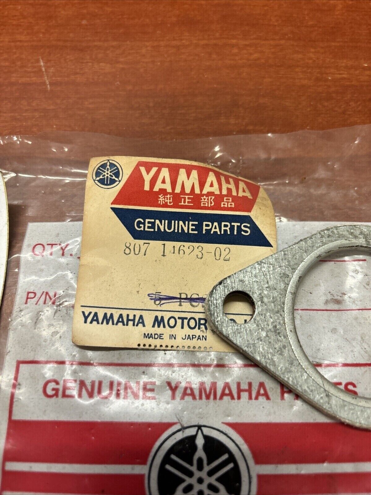 NOS Yamaha EXHAUST PIPE GASKET 807-14623-02-00 Y177