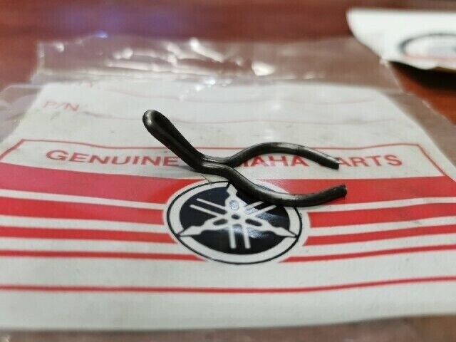 NOS Yamaha DT50 DT80 LB50 LB80 YZ80 CLIP 296-15687-00-00 SUB 90468-26046-00 Y119