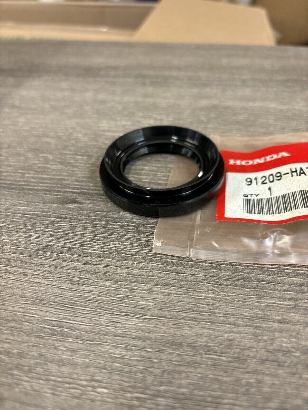 NOS Honda 1986 TRX350 DUST SEAL 36X56X7 91209-HA7-671 H128