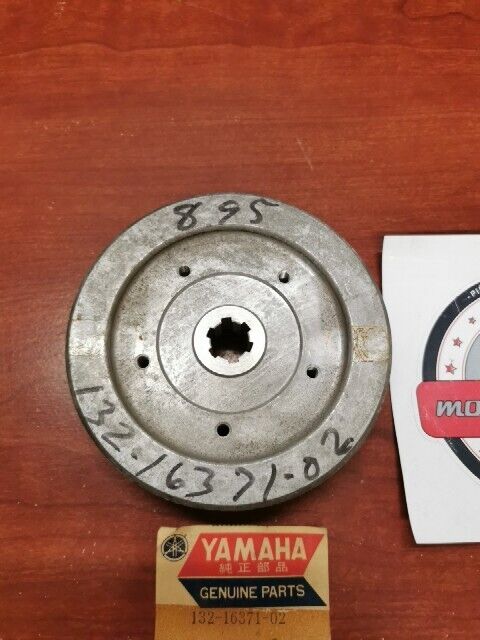 NOS Yamaha CLUTCH BOSS 132-16371-02-00 SUB 132-16371-01-00 132-16371-03-00 Y128
