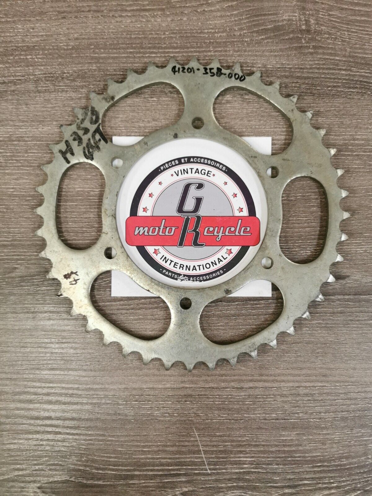 NOS HONDA MT250 1976 SPROCKET  FINAL DRIVEN 44T 41201-358-000 H60
