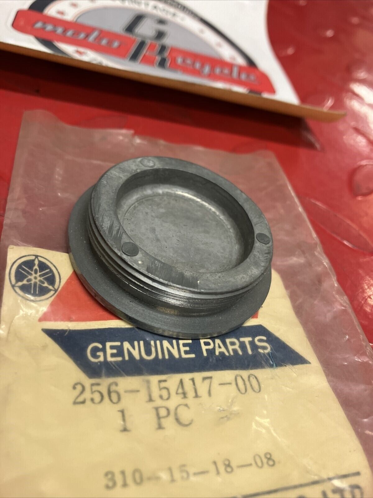 NOS YAMAHA CAP 256-15417-00-00 SUB BY 1J7-15417-02-00 Y64
