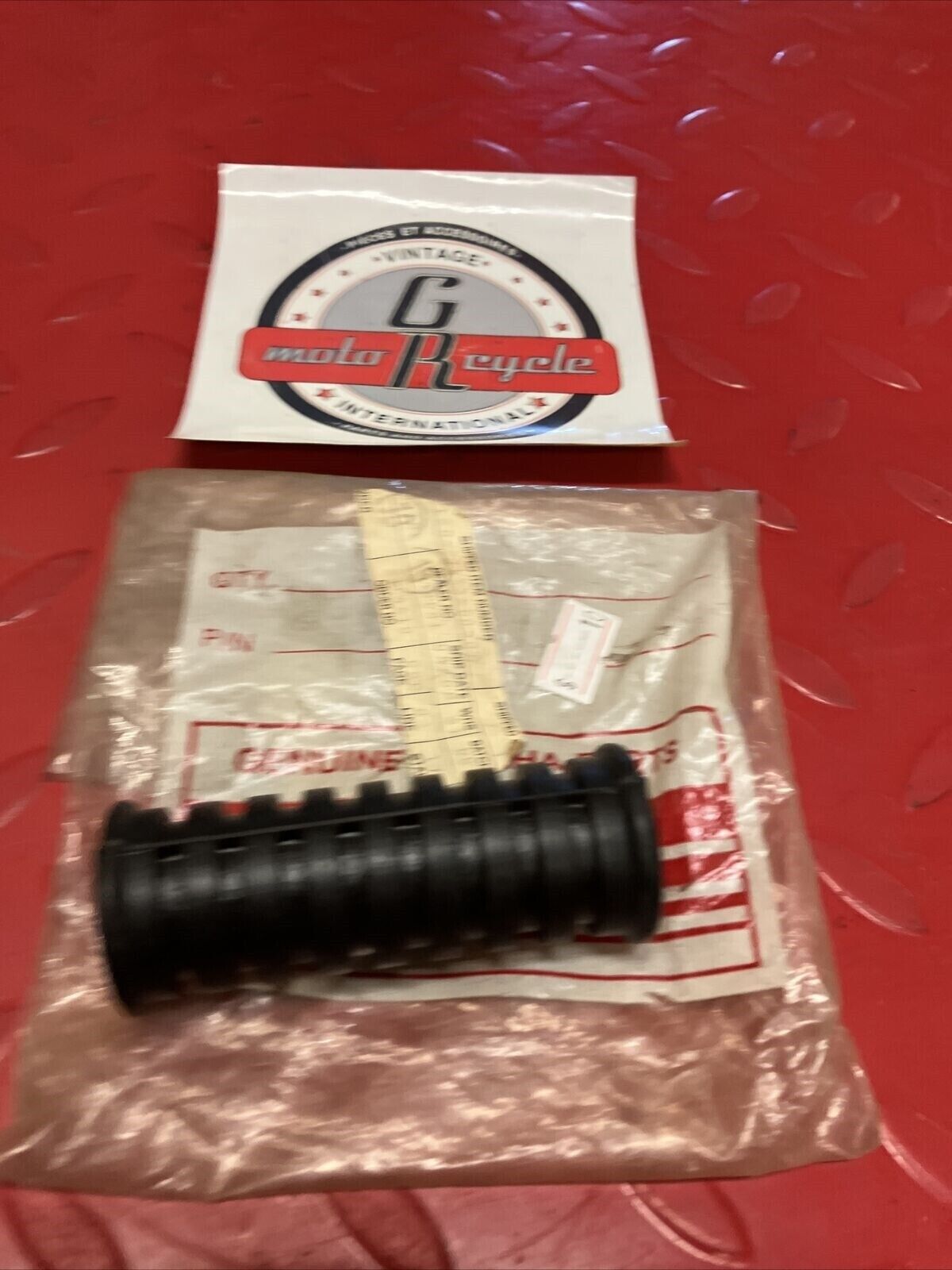 NOS YAMAHA FOOTPEG FOOTREST FOOT PEG REST COVER RUBBER 120-27433-00-00 Y60