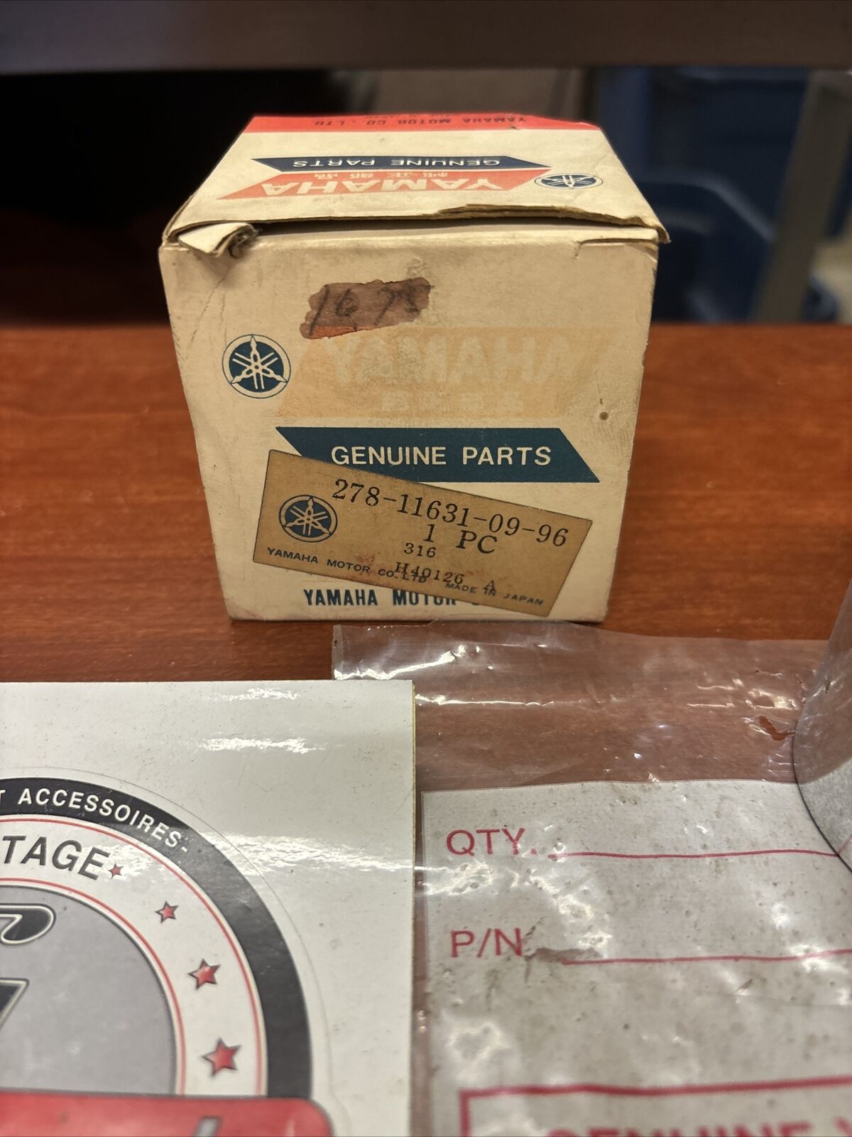 NOS Yamaha 1970 - 1972 R5 PISTON STD 0.96 278-11631-09-96 Y176
