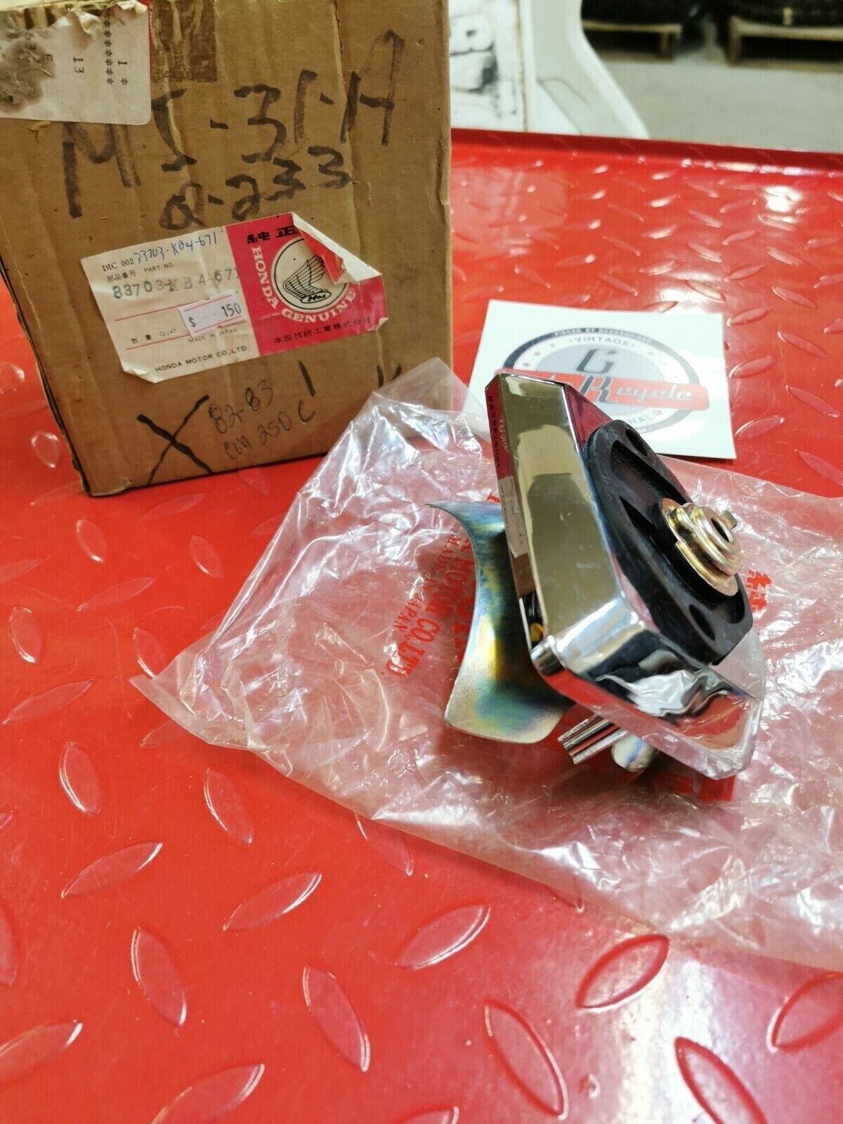 NOS Honda 1982 1983 CM250C BASE, TAILLIGHT 33703-KB4-671 H10