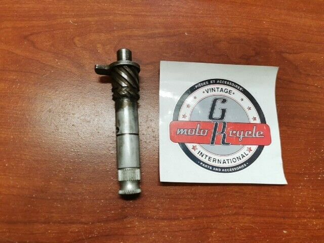 NOS Yamaha KICK AXLE 248-15660-00-00 SUB 251-15660-00-00 315-15660-00-00 Y122