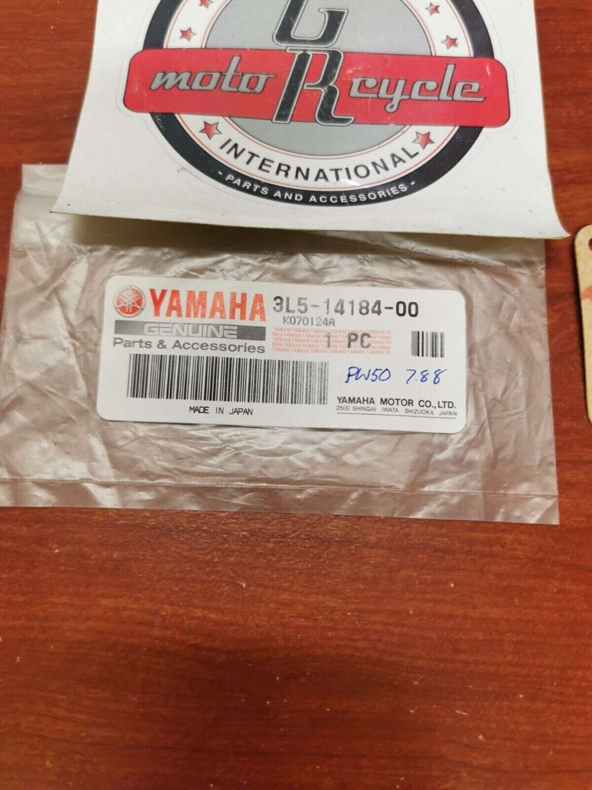 NOS Yamaha YT60 YF60 PW50 QT50 FLOAT CHAMBER GASKET 3L5-14184-00-00 Y92
