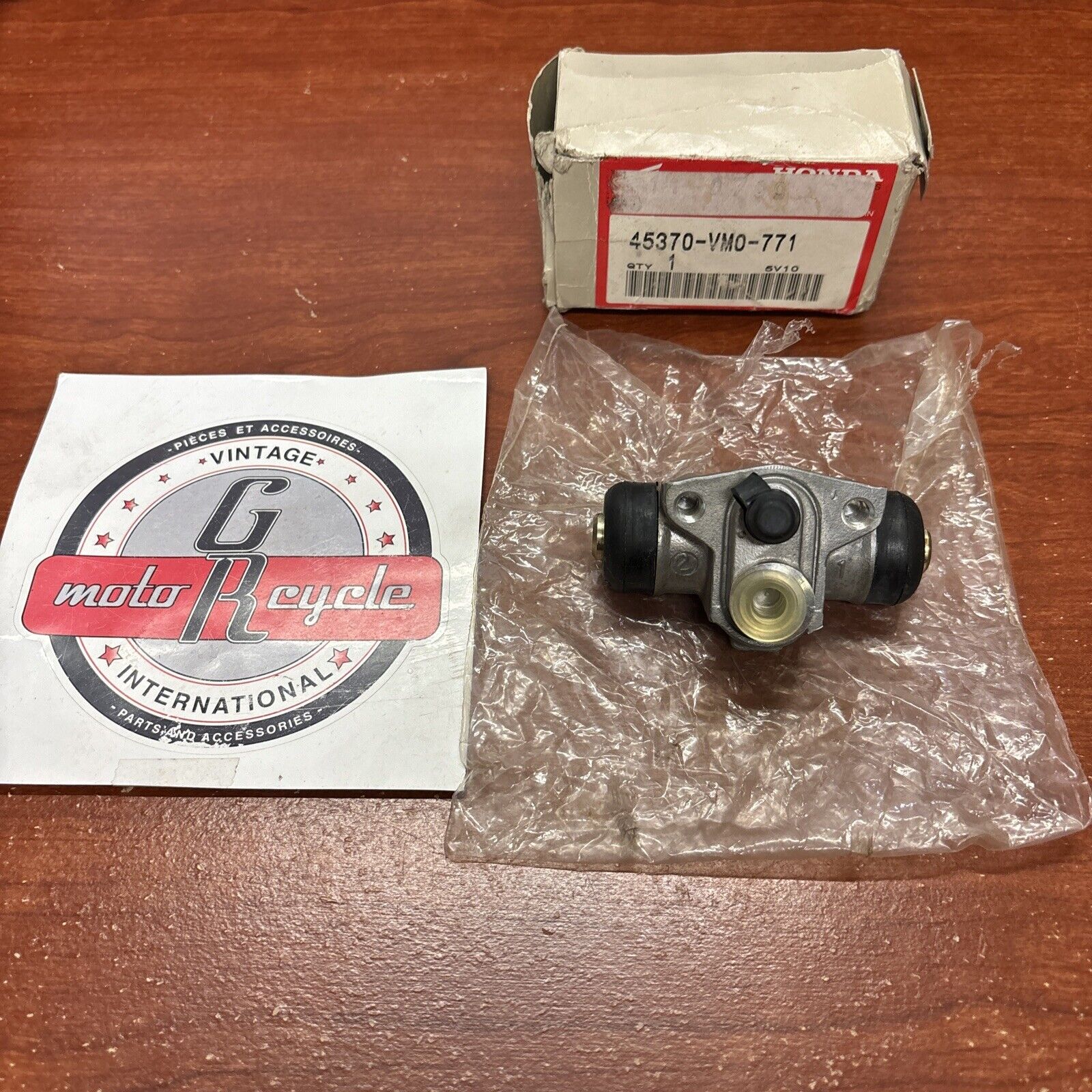 NOS Honda 1985 FL350R LEFT CYLINDER 45370-VM0-771 H155