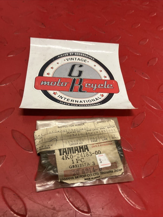 NOS YAMAHA FUEL TANK LOCATING DAMPER 3 4K0-24183-00-00 Y66