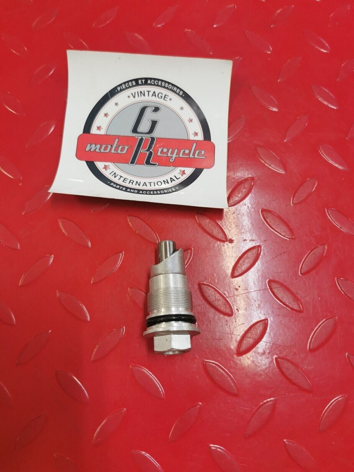 NOS YAMAHA XS650 1978 - 1983 BOLT CAP 2F0-23111-00-00 Y28