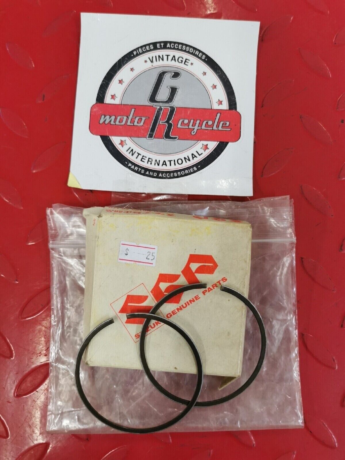 NOS SUZUKI RM250 1976 1977 1978 RING SET PISTON A 12140-40010 S11