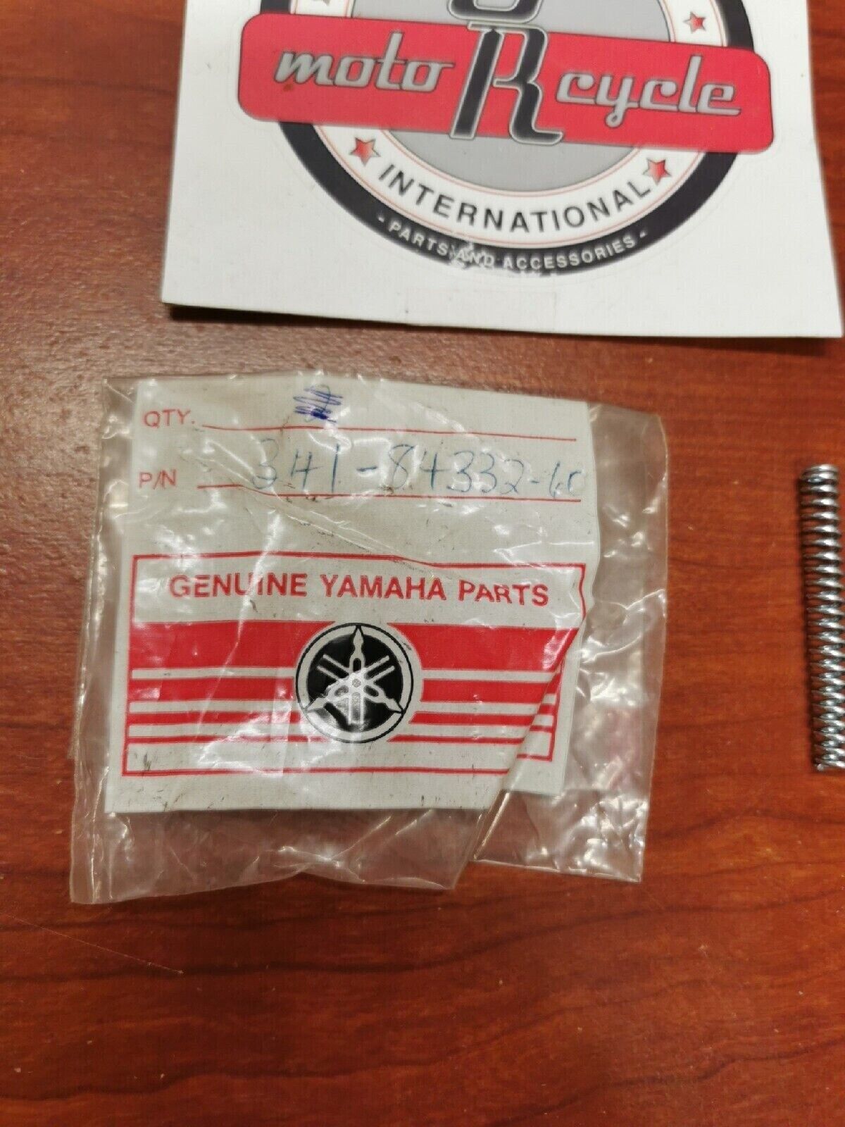 NOS Yamaha HEAD LAMP SCREW SPRING 341-84332-60-00 Y71