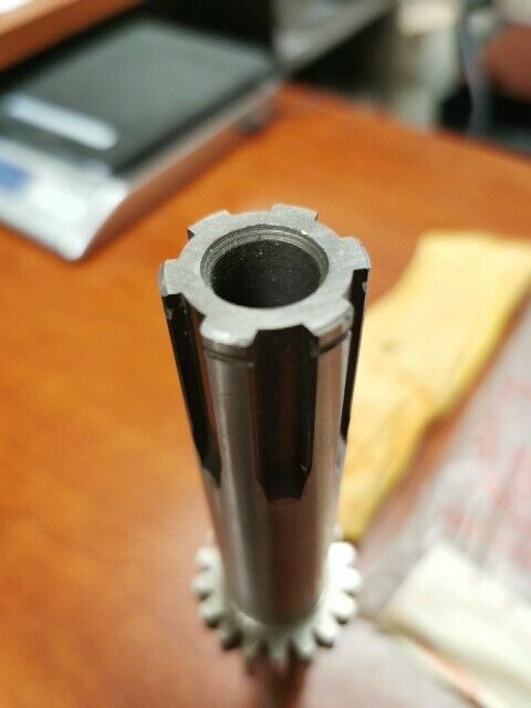 NOS Honda SL350 K1 K2 TRANSMISSION MAINSHAFT (17T) 23211-312-040 H98