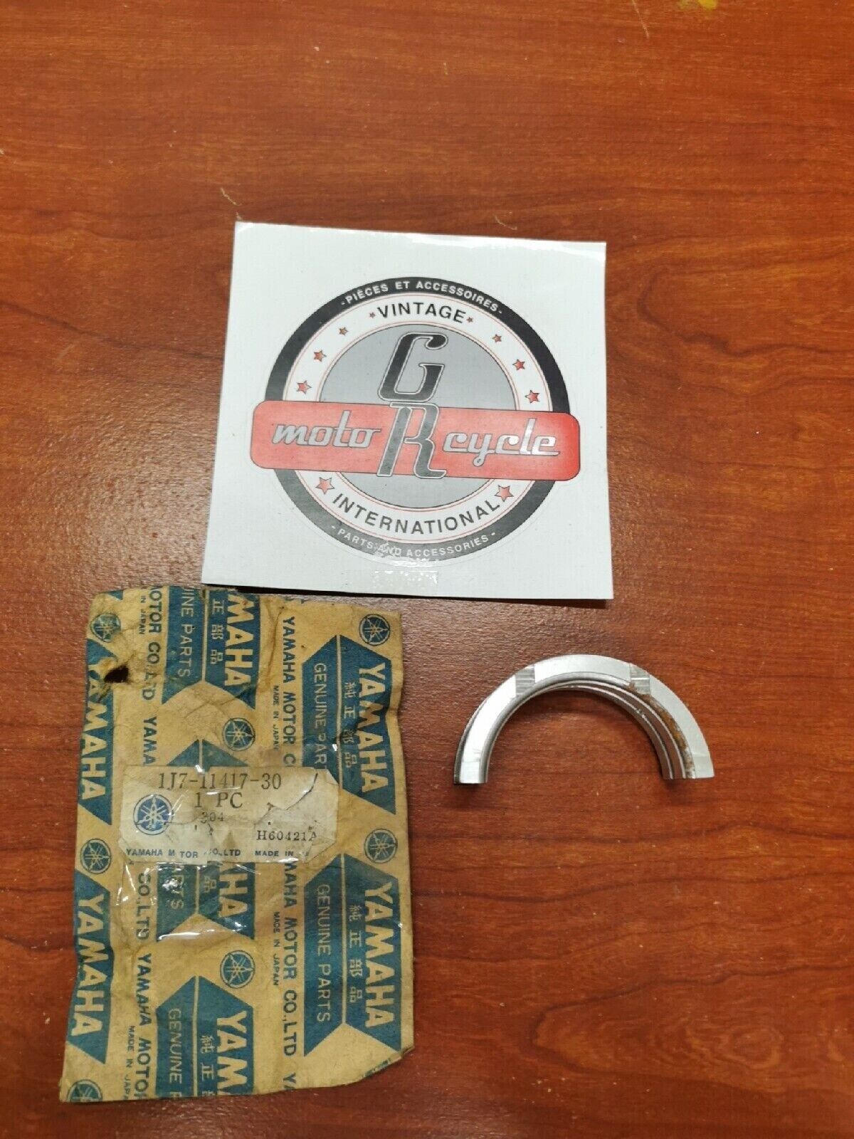 NOS Yamaha XS750 CRANKSHAFT PLANE BEARING 2 1J7-11417-30-00 Y70