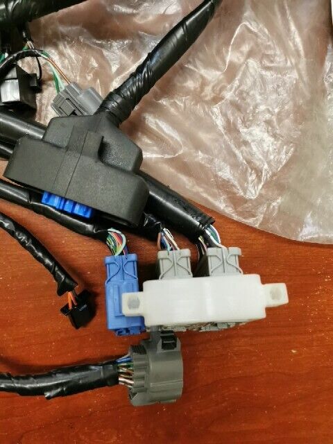 NOS Honda 2001 GL1800 GL1800A FAIRING SUB HARNESS 32105-MCA-671 H108