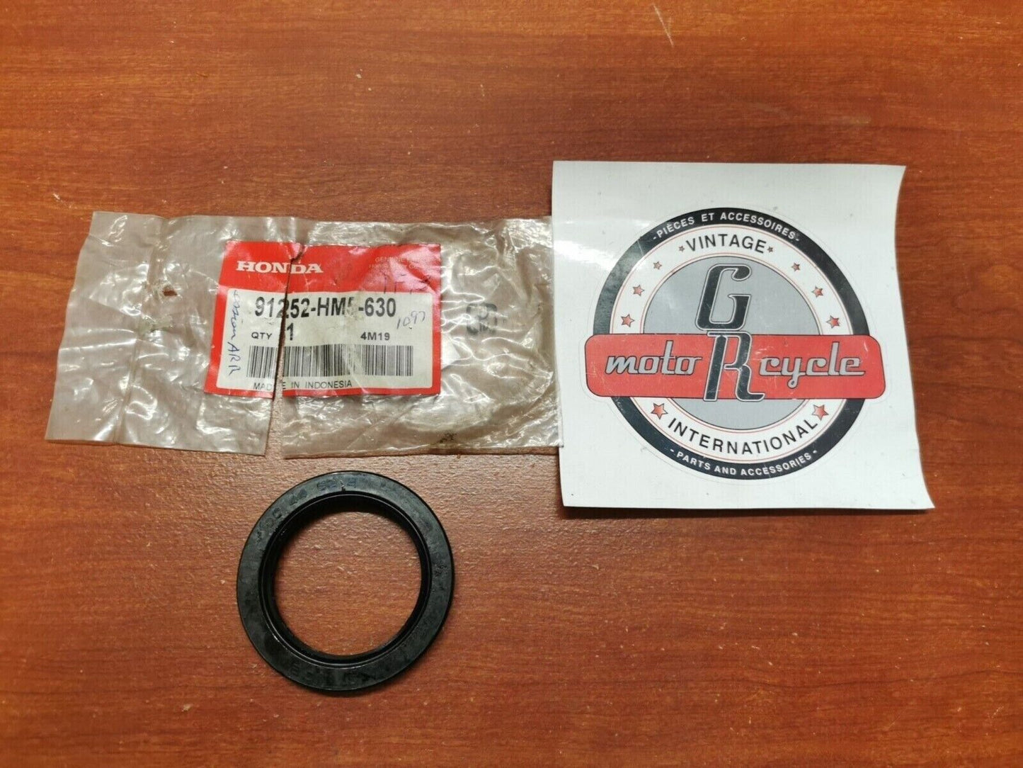 NOS Honda TRX300 TRX300FW TRX200 TRX200D DUST SEAL 91252-HM5-630 H64