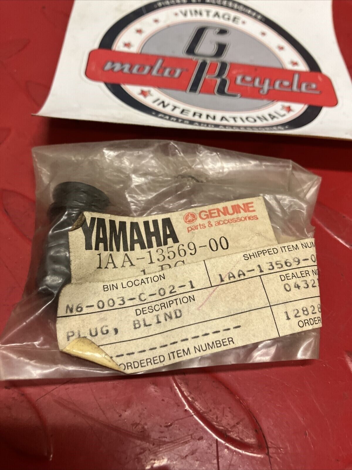 NOS YAMAHA PLUG BLIND 1AA-13569-00-00 Y66