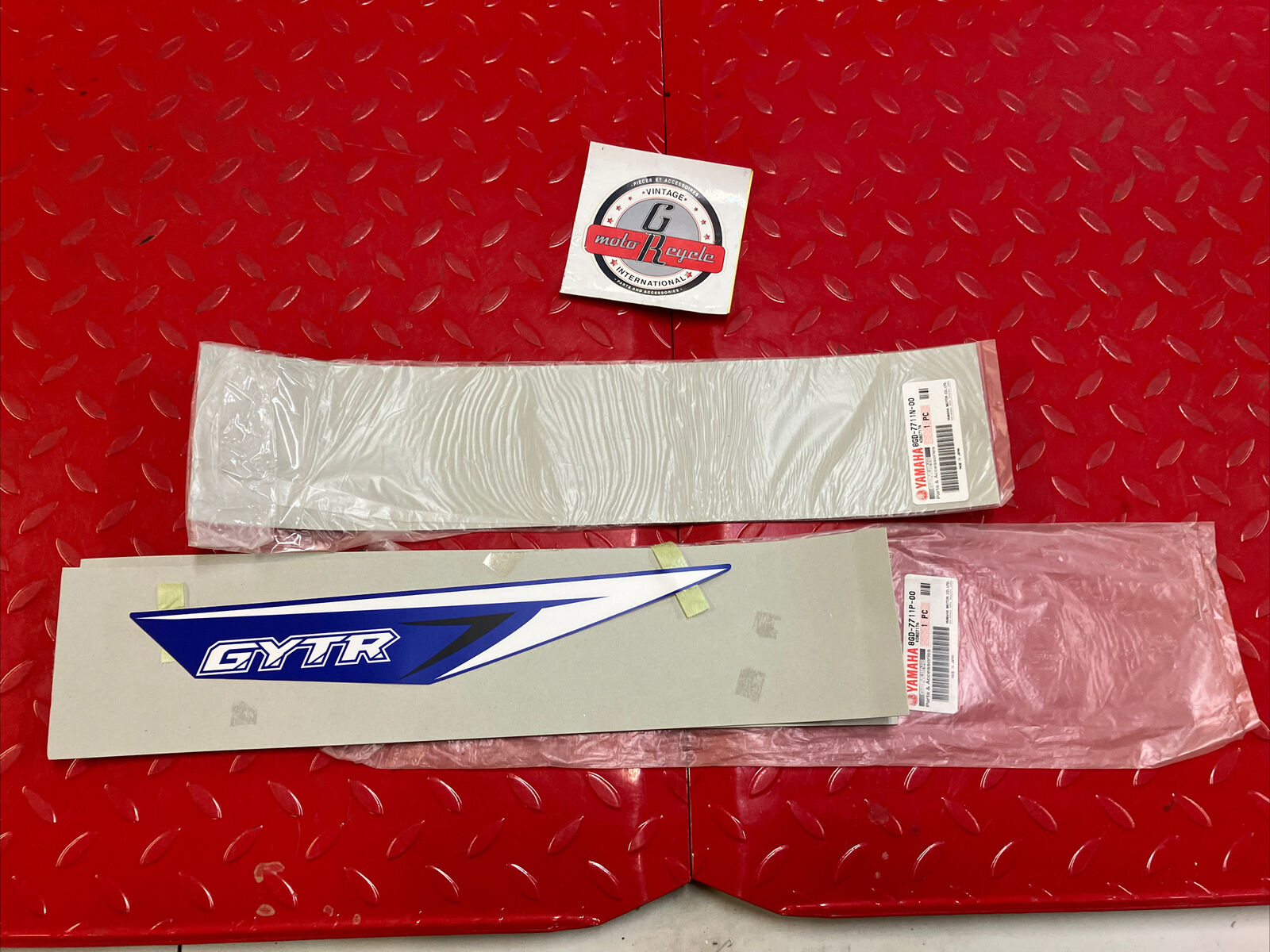 NOS Yamaha APEX GT 2009 GRAPHIC SHROUD 3 4 8GD-7711N-00-00 8GD-7711P-00-00 Y36