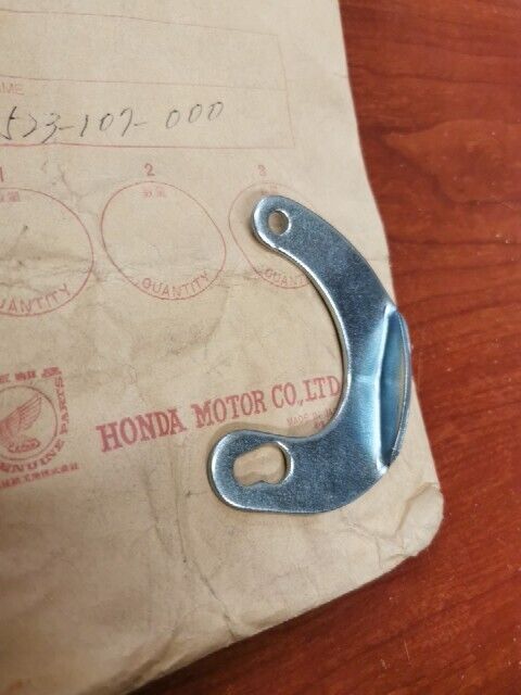 NEW NOS Honda CB100 CB125 CD125 CD200 MAIN STAND SPRING HOOK 50523-107-000 H71