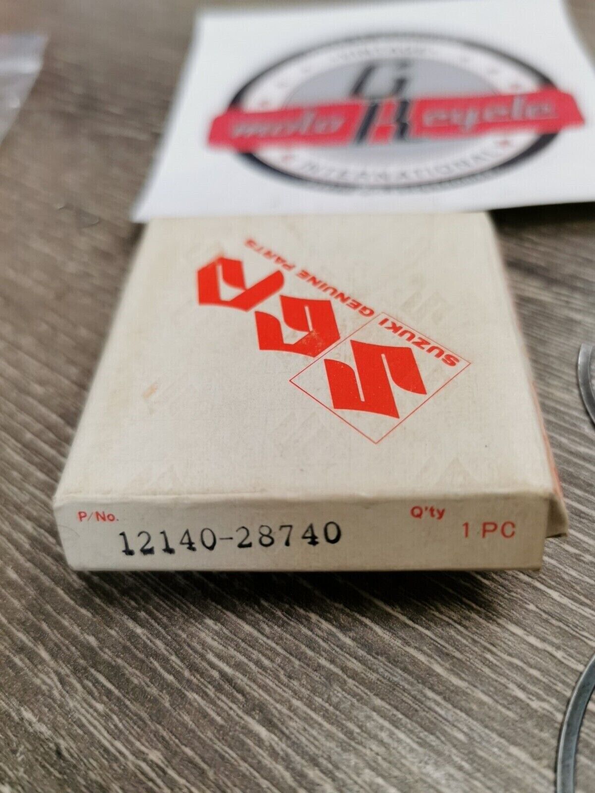 NOS SUZUKI RM125 TS125 1975 RING SET 12140-28740 SUB BY 12140-28021 S24