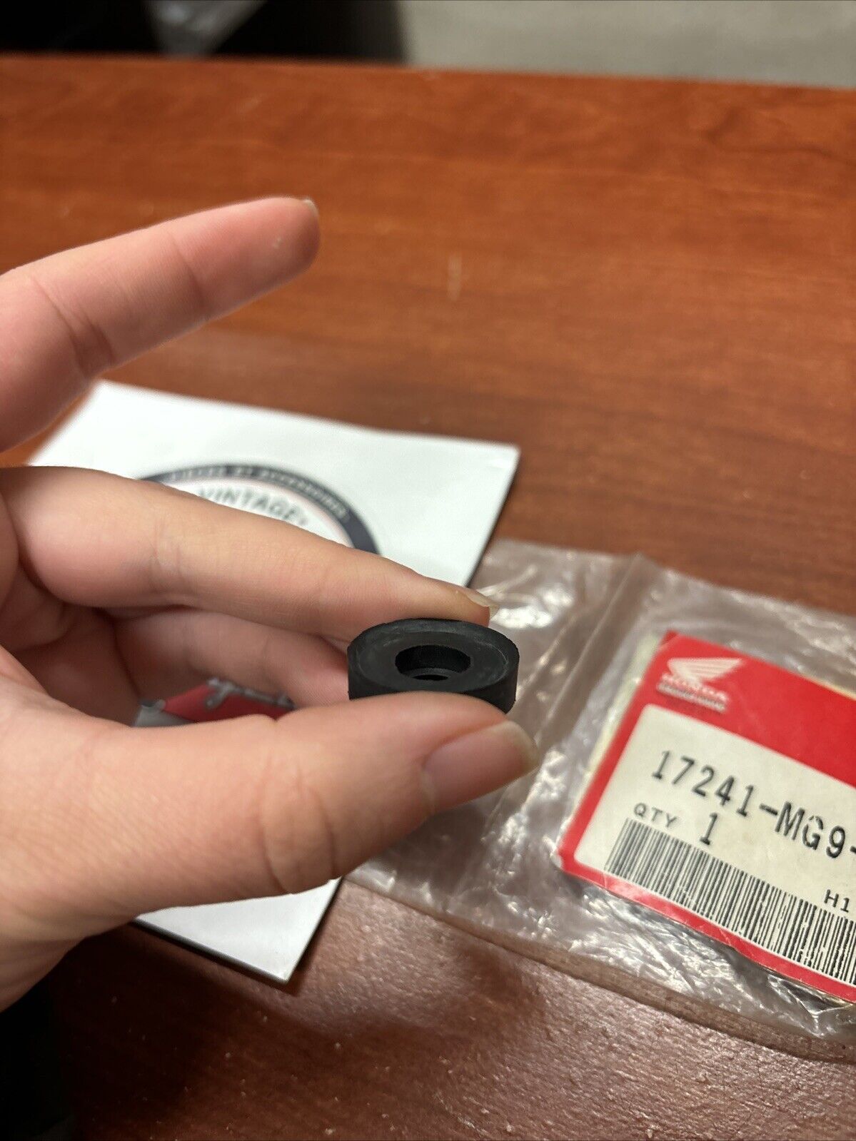NOS Honda GL1200A GL1200D GL1200I BREATHER TUBE GROMMET 17241-MG9-700 H170