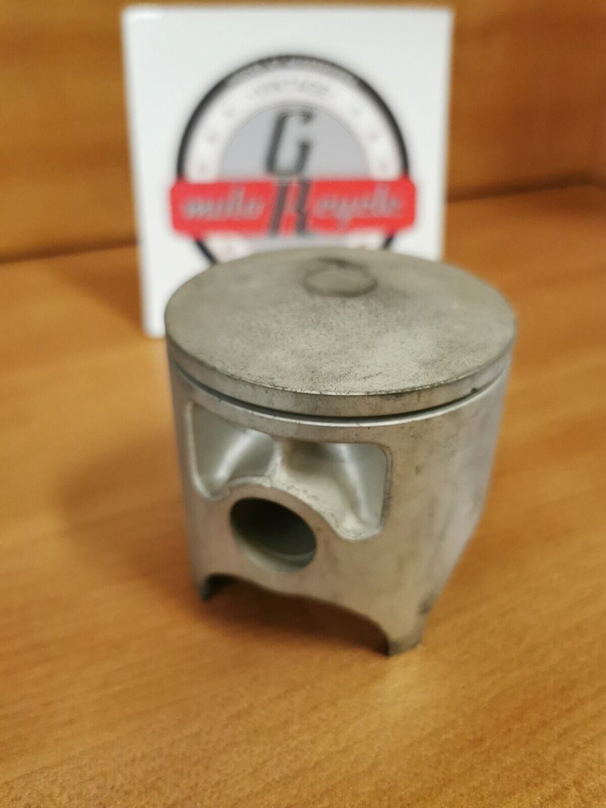 NOS YAMAHA YZ250 1975 - 1978  PISTON 1 O/S 0.25   509-11635-01-00 Y46