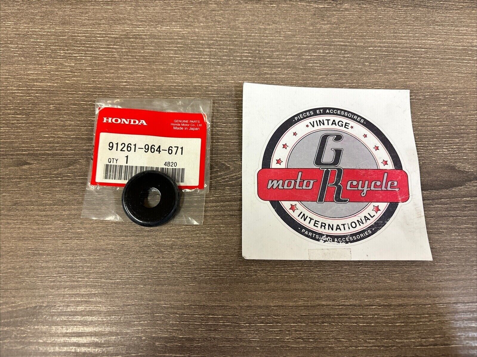 NOS Honda CR125R CR250R NX125 XR200R CUSHION ARM PIVOT SEAL 91261-964-671 H126