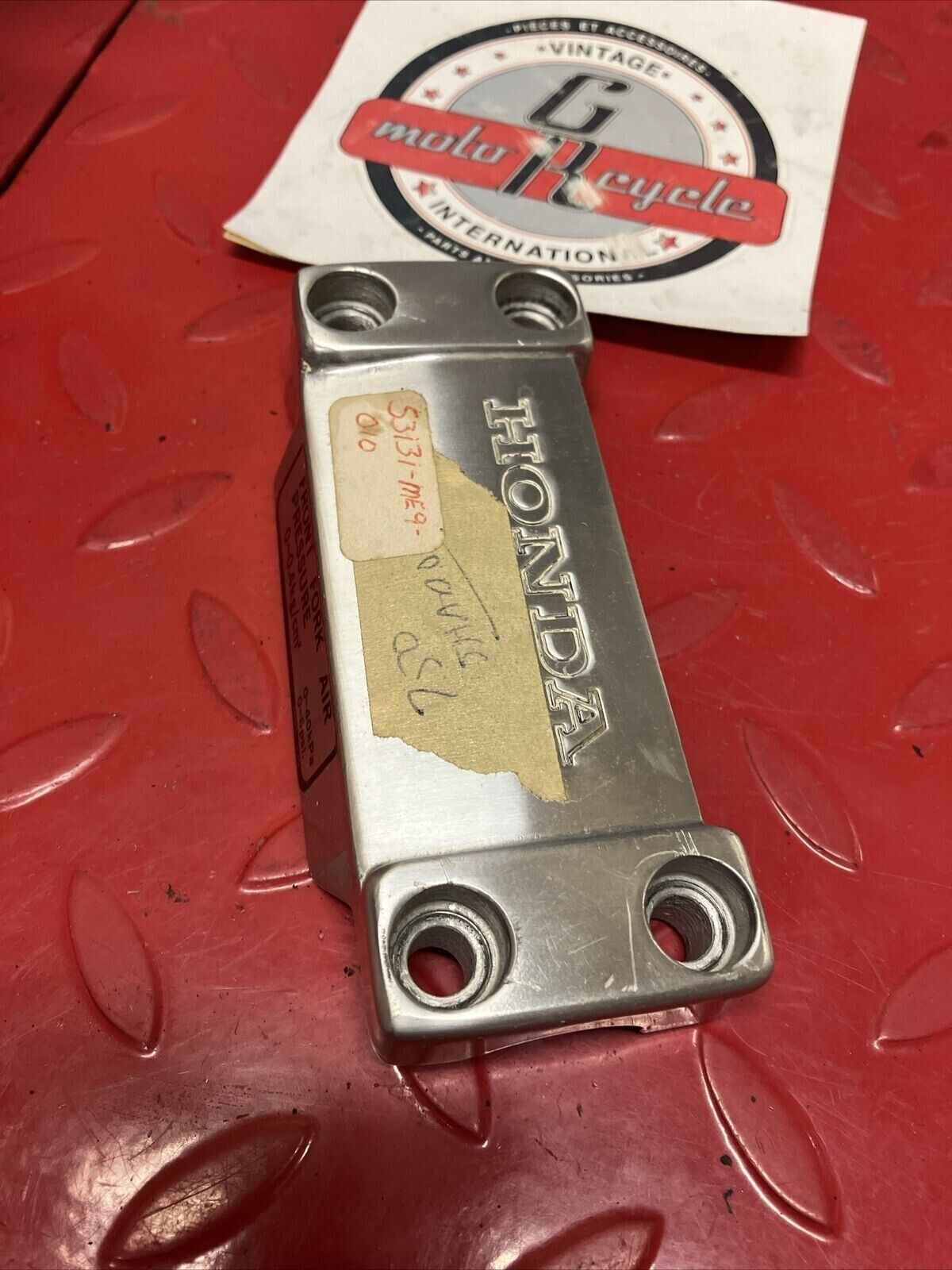 Honda VT700C VT750C 1983 1984 1985 upper handle holder handlebar clamp U3