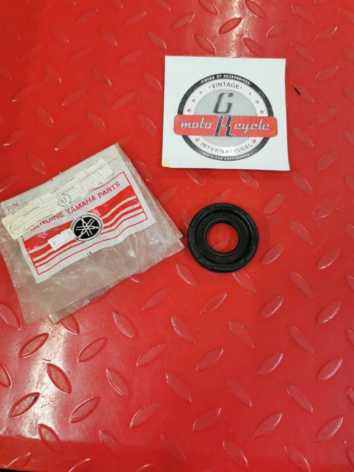 NOS YAMAHA MX360 MX250 DT250 1973 1974  OIL SEAL 93103-30072-00 Y52