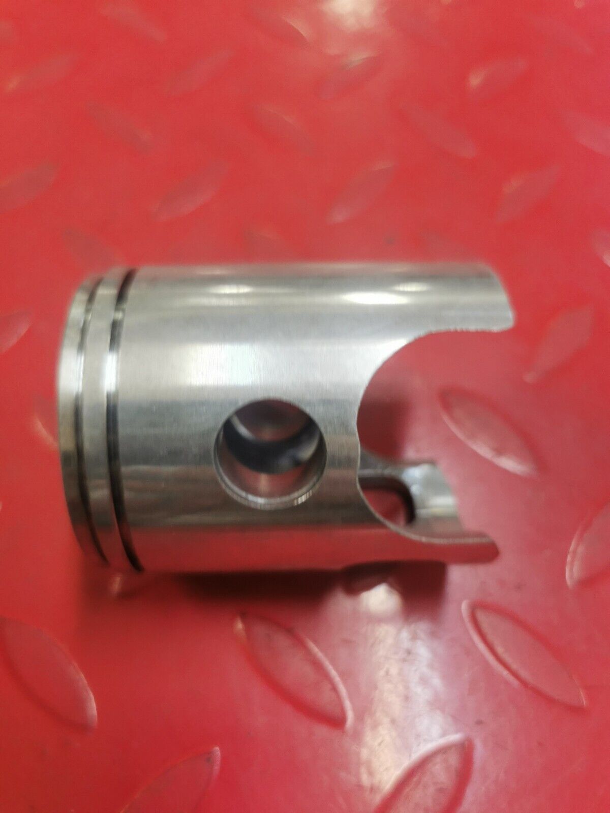 NOS Yamaha RD250 PISTON 2 OVERSIZED 0.50 361-11636-02-00 Y34