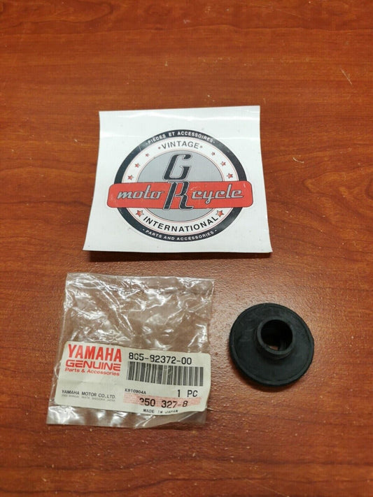 NEW NOS Yamaha VK540 BR250 ET410 CS340 SPARK PLUG CAP SEAL 8G5-82372-00-00 Y99
