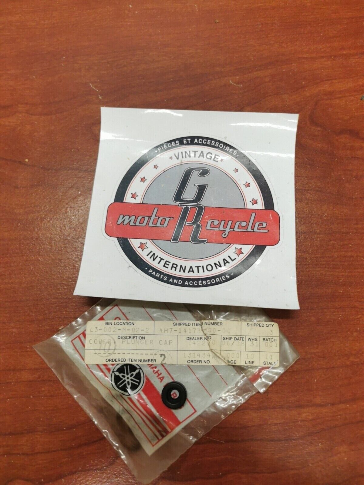 NOS YAMAHA XV700 XV920 XV750 CARBURETOR PLUNGER CAP COVER 4H7-14173-00-00 Y72