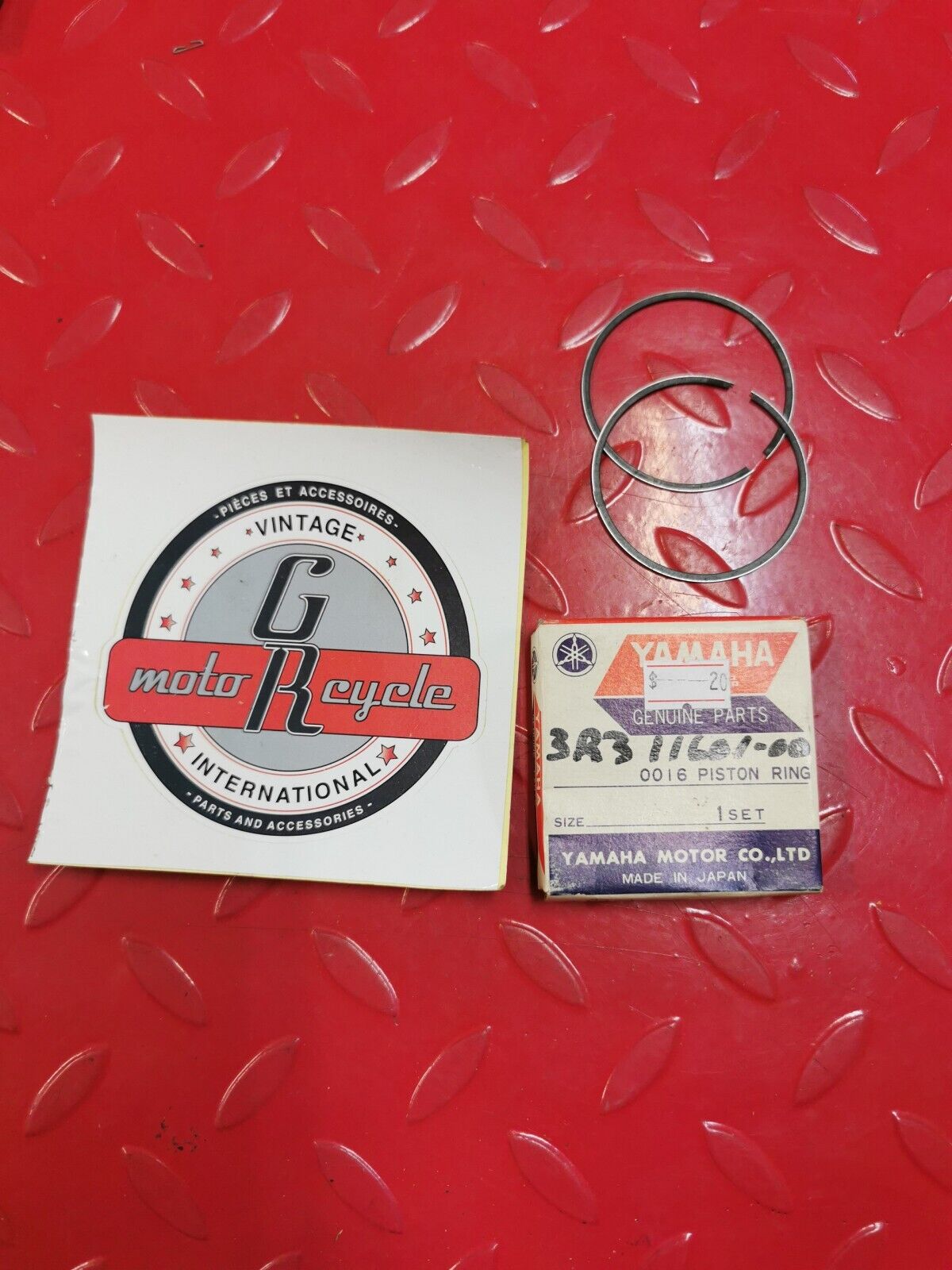 NOS YAMAHA YZ125 1978 - 1980 PISTON RING SET STD 3R3-11601-00-00 Y32