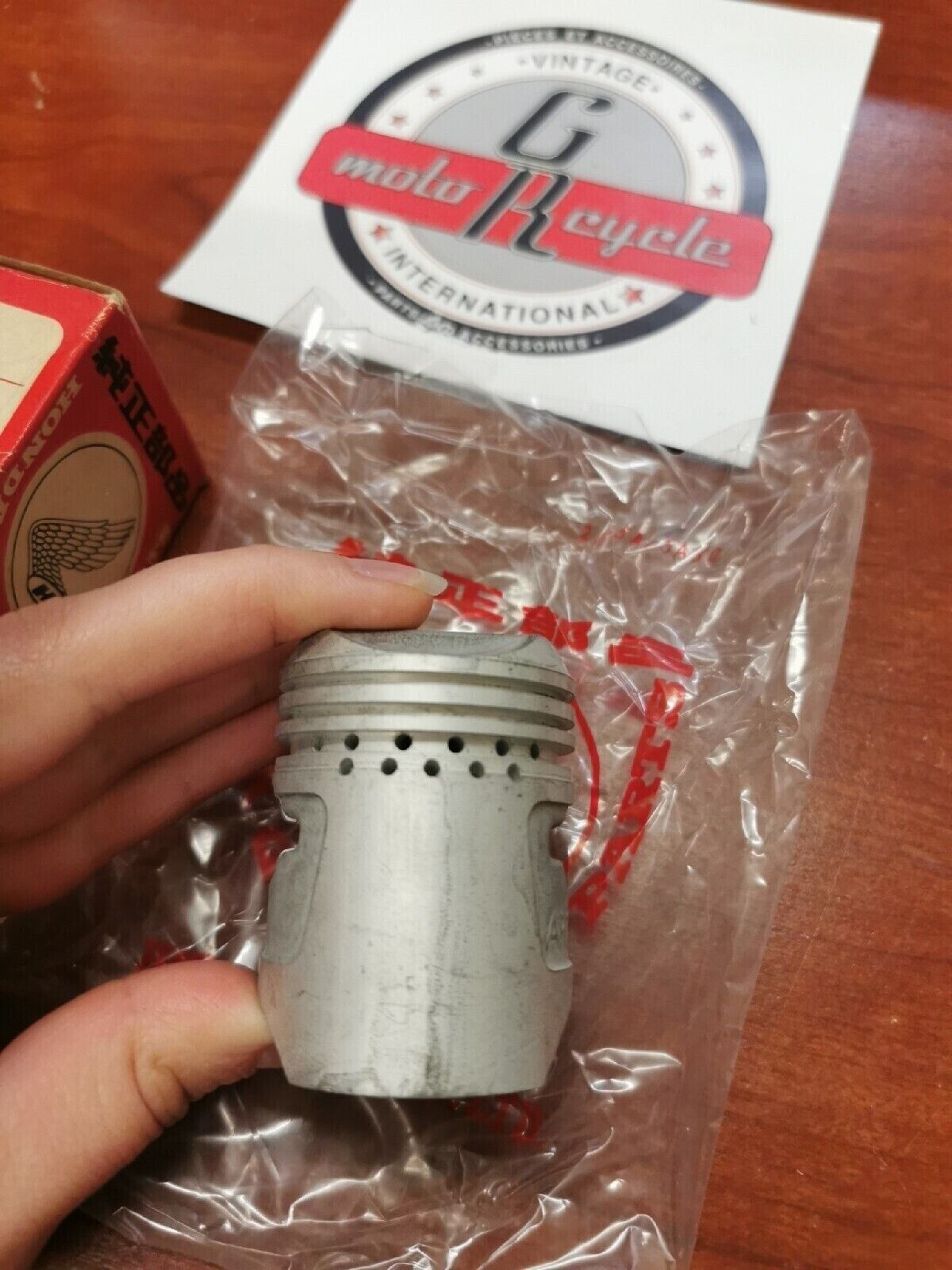 NOS Honda CA110 PISTON (OS 0.25) 13102-011-010 H34