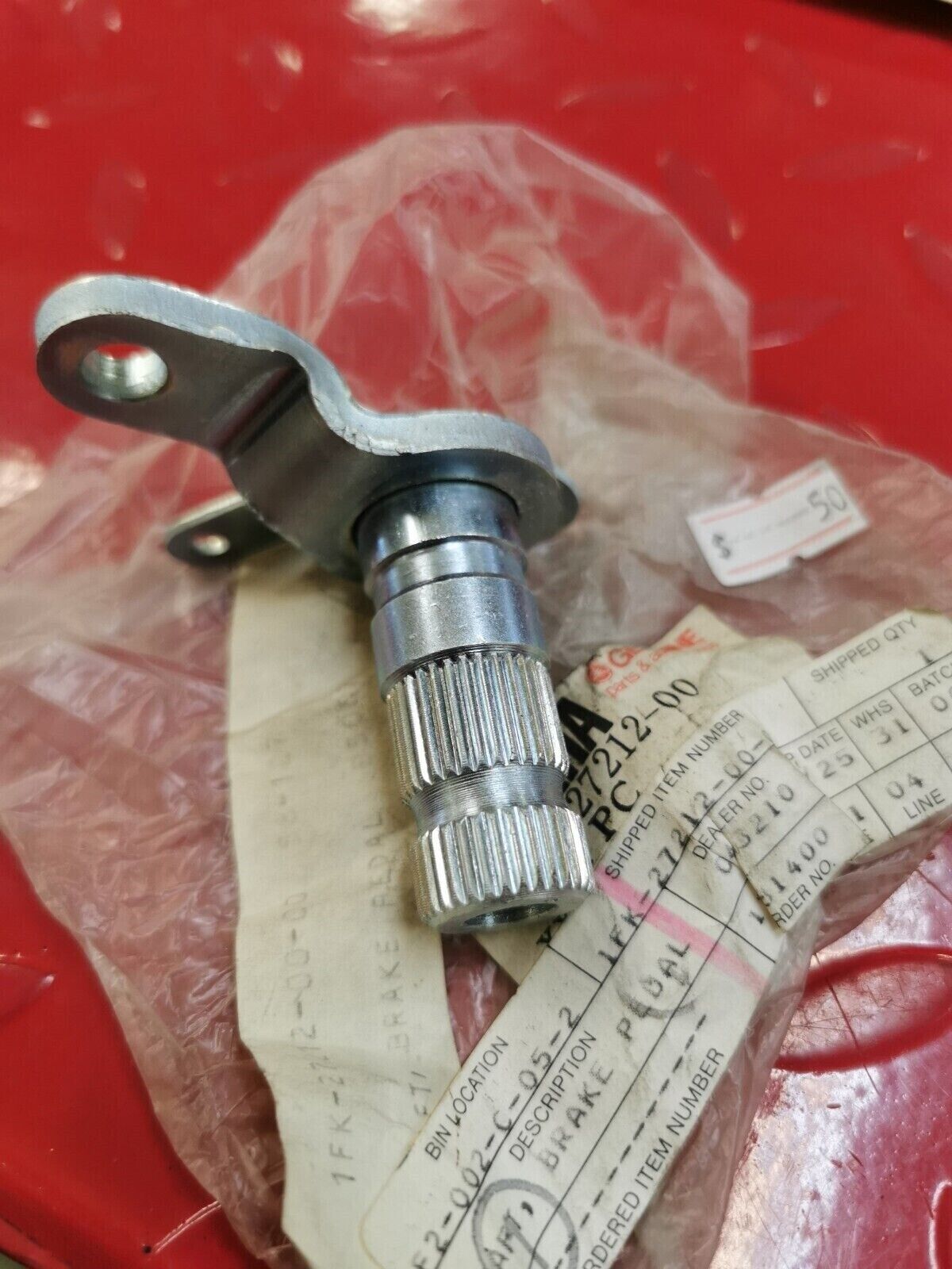 NOS Yamaha VMAX 1200  BRAKE PEDAL SHAFT 1FK-27212-00-00 Y26