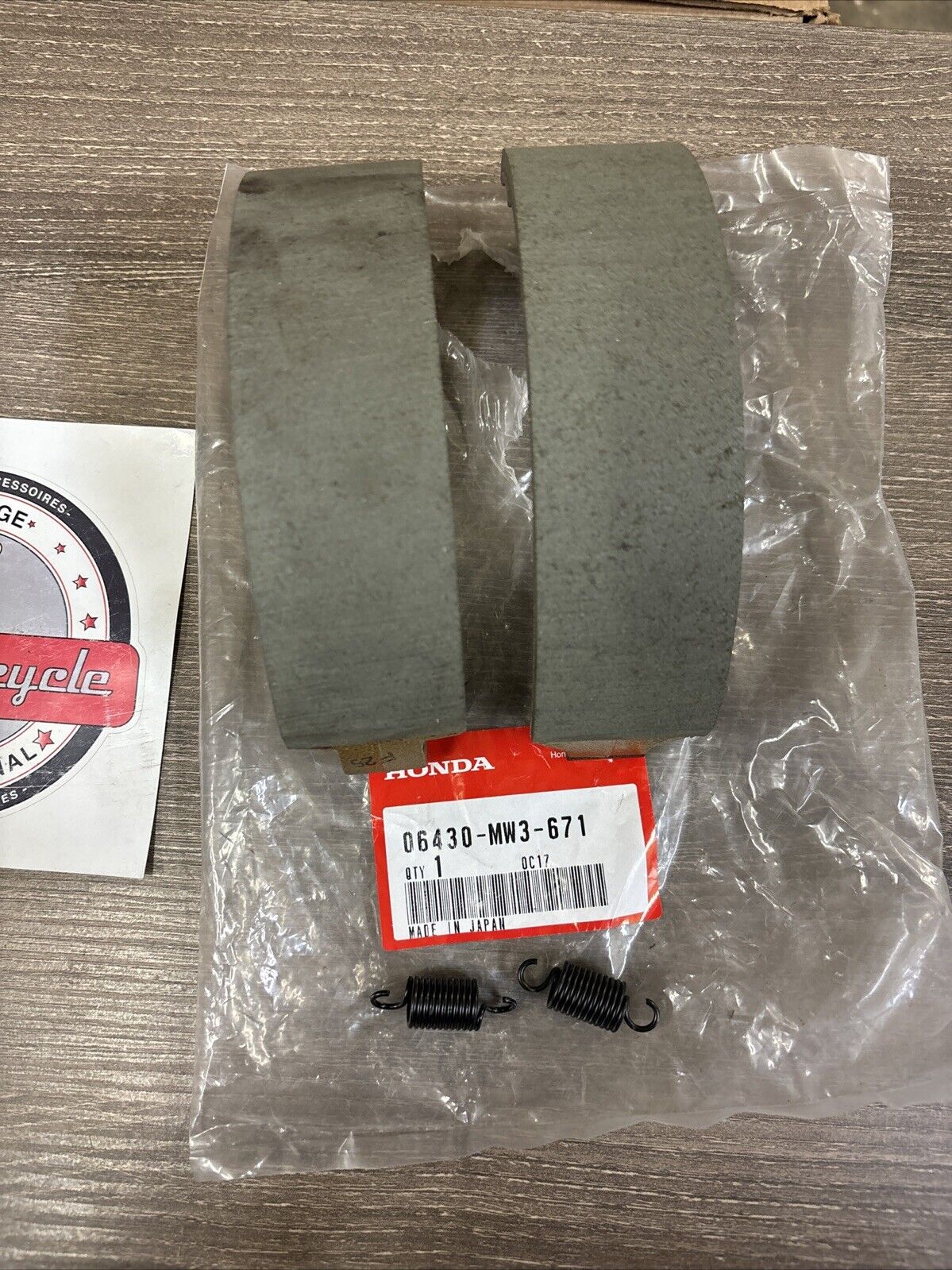 NOS Honda CB500 CB650SC CB750 CX500 VT600C BRAKE SHOE SET 06430-MW3-671 H136