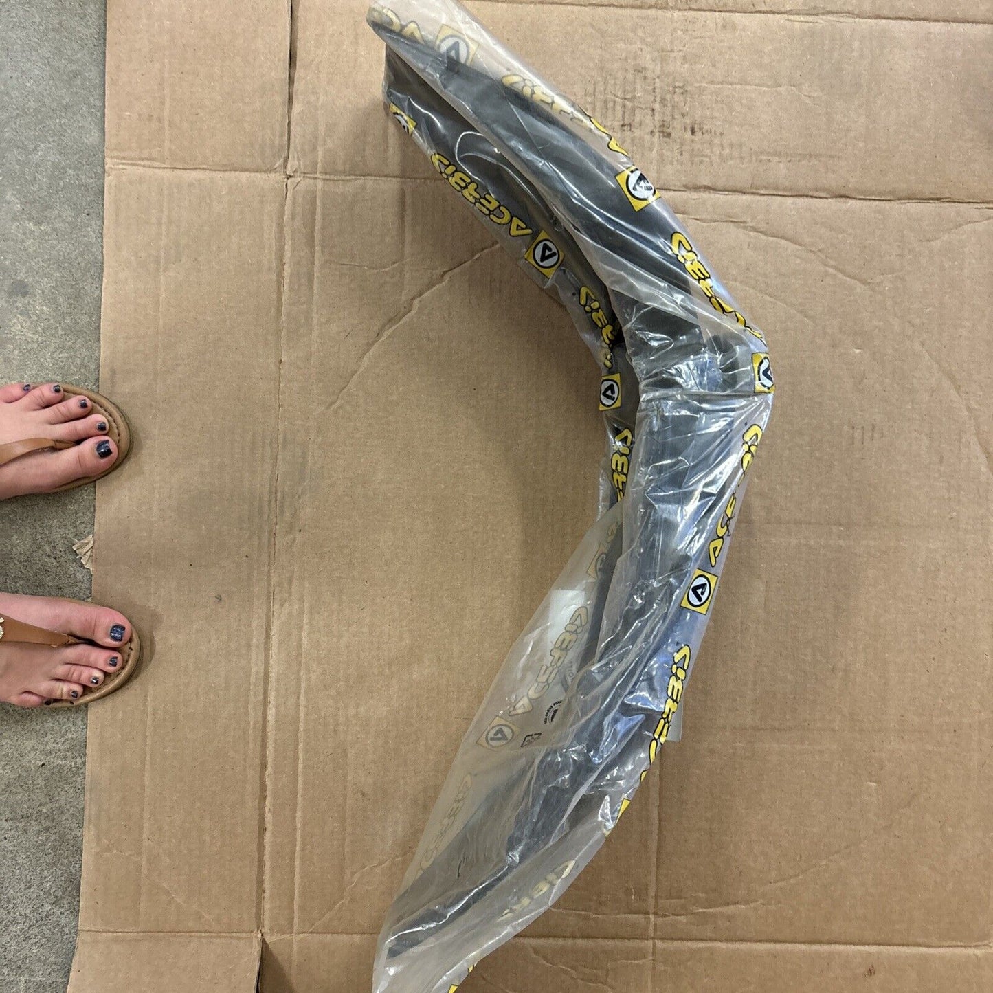 NOS ACERBIS FRONT FENDER BLACK 2040300001