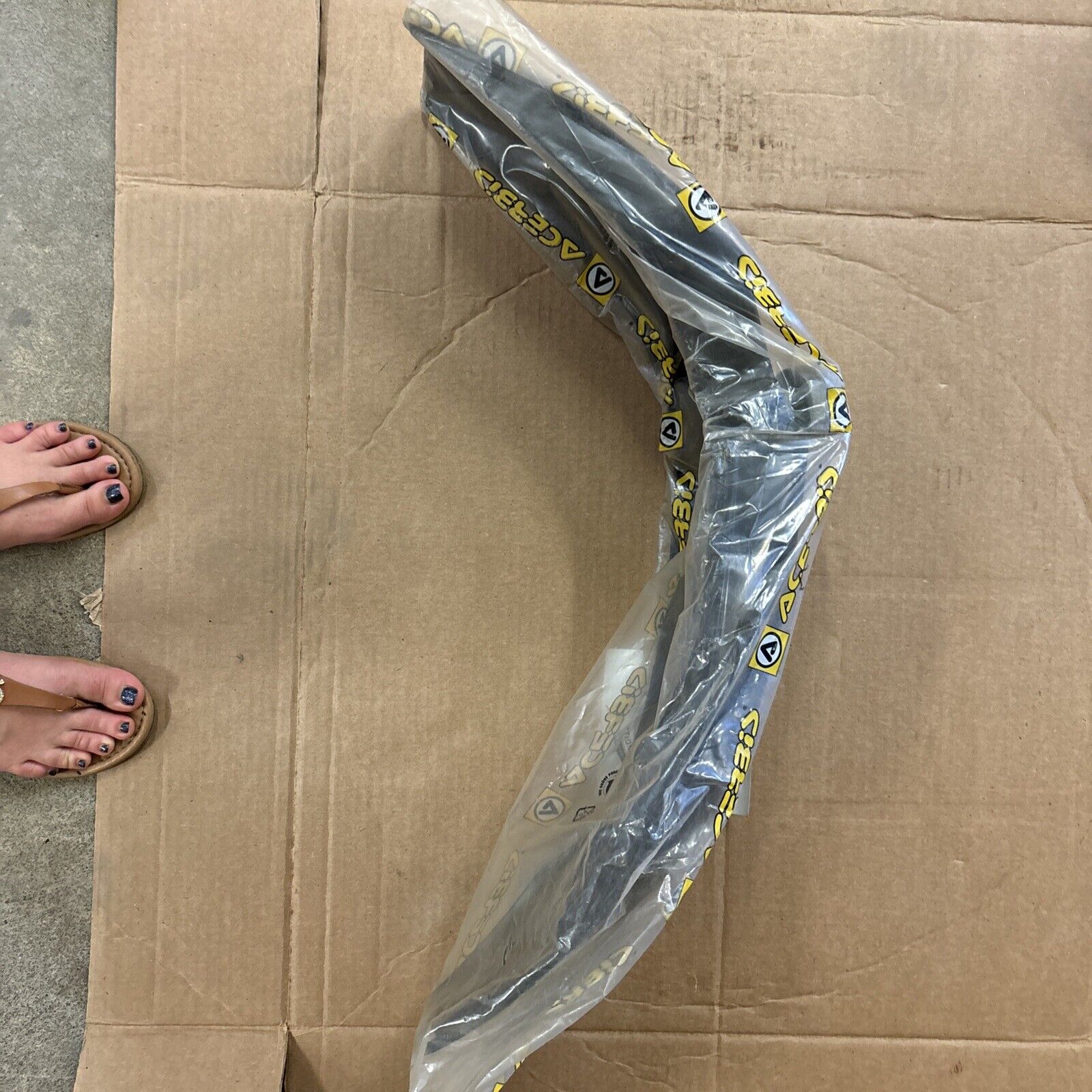 NOS ACERBIS FRONT FENDER BLACK 2040300001