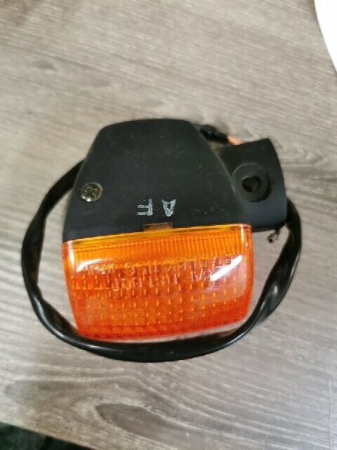 NOS HONDA VF700F VF750F 1983 1984 TURN SIGNAL WINKER L FR 33450-MB2-671 H83